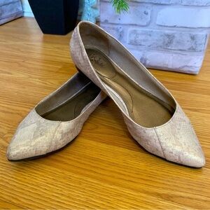Life Stride Soft System Flex Reptile Print Textured Beige Pointed Flats
